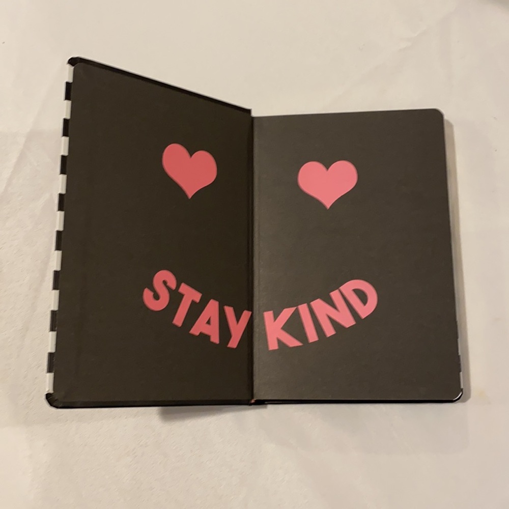 a notebook - Picture 2 of 5